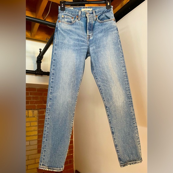 Levi’s wedge Jean. Size 24/inseam27. Excellent condition - Picture 1 of 5